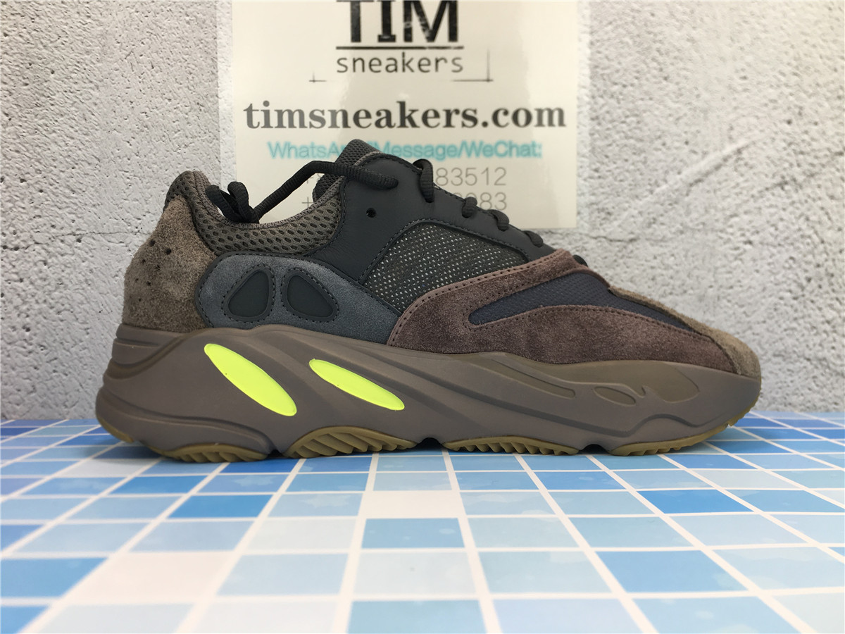 Yeezy Boost 700 Mauve EE9614